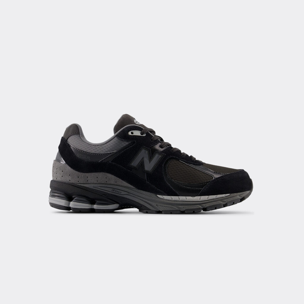 new-balance-2002r-u2002rtg-sneakers-black