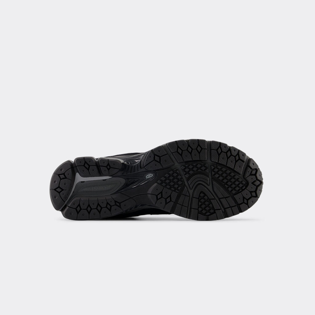 new-balance-2002r-u2002rtg-sneakers-black-3