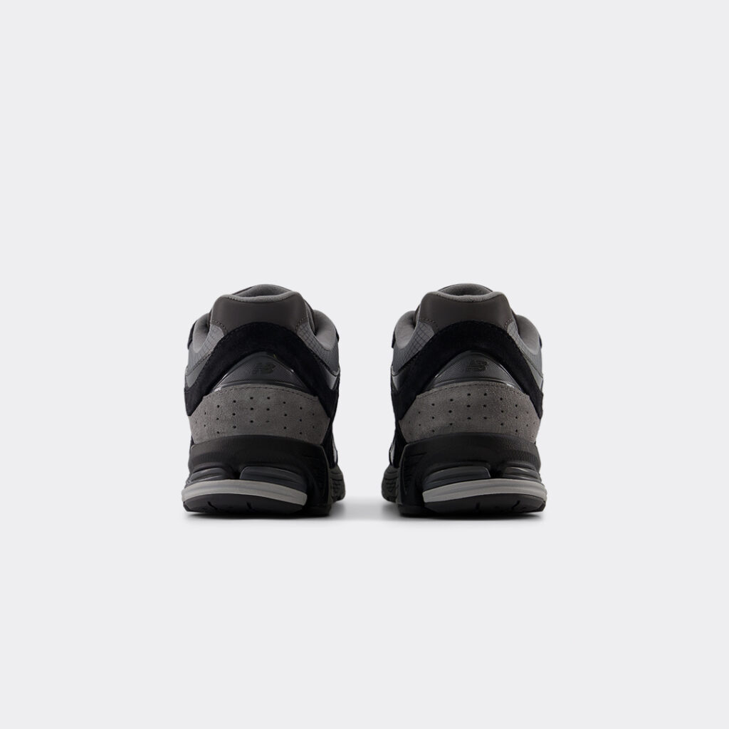 new-balance-2002r-u2002rtg-sneakers-black-4