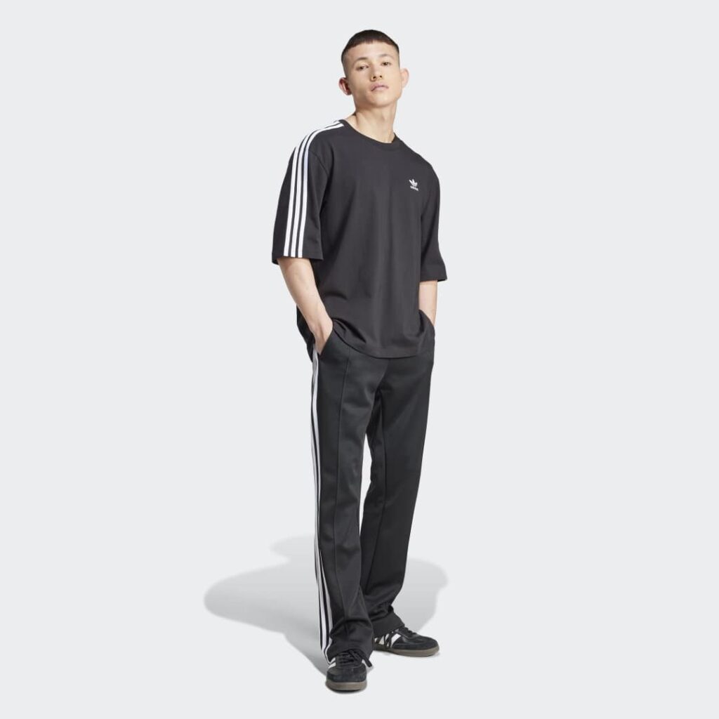 adidas-adicolor-oversized-tee-iz1832-black-3