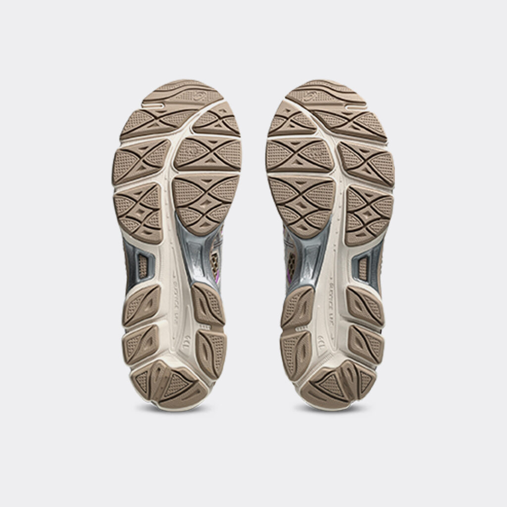 asics-gel-cumulus-16-unisex-sportstyle-shoes-1203a733-200-cinnamon-4