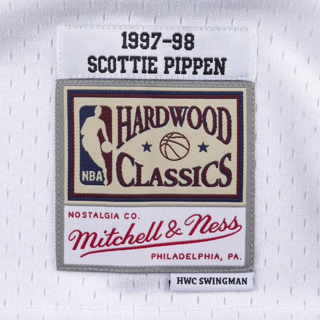 mitchell-and-ness-nba-swingman-jersey-bulls-97-98-scottie-pippen-smjyac18054-cbuwhit97spi-2