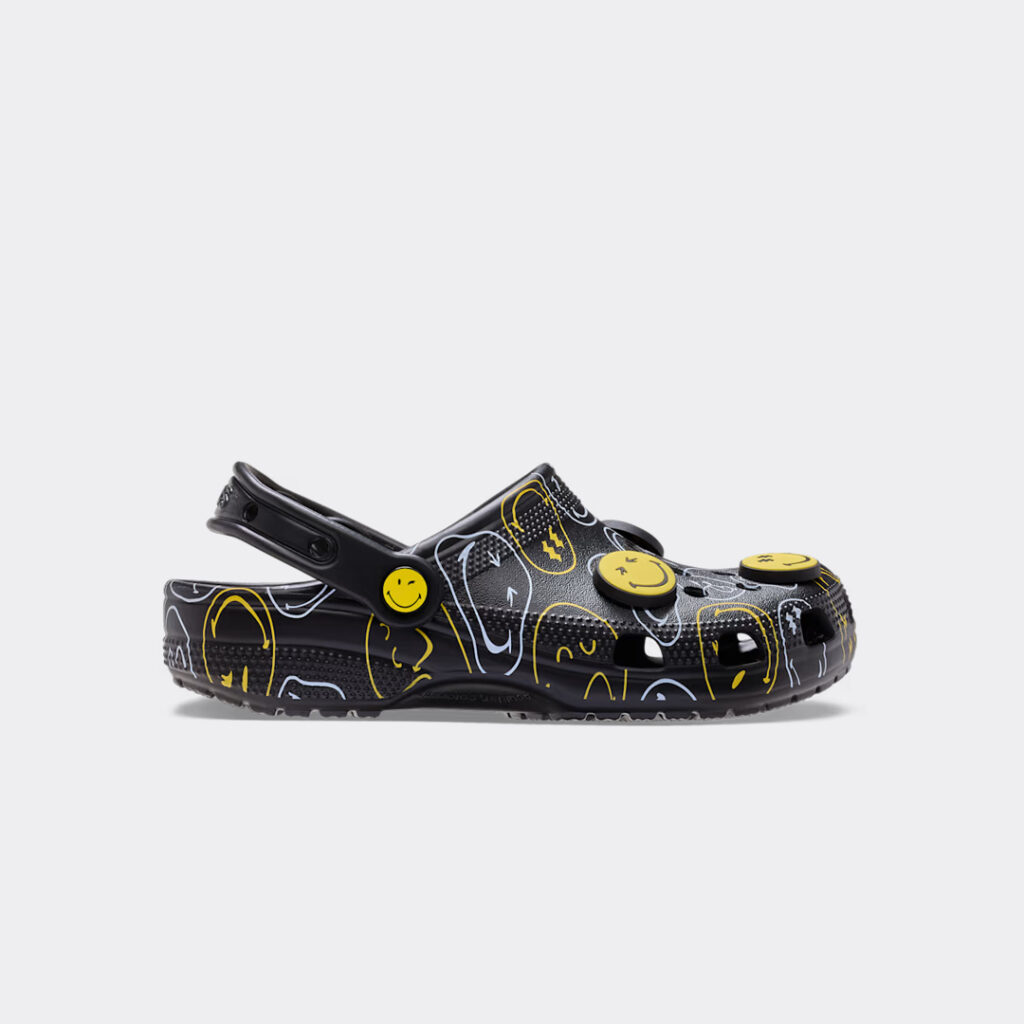 crocs-smileyworld-classic-clog-211693-90h