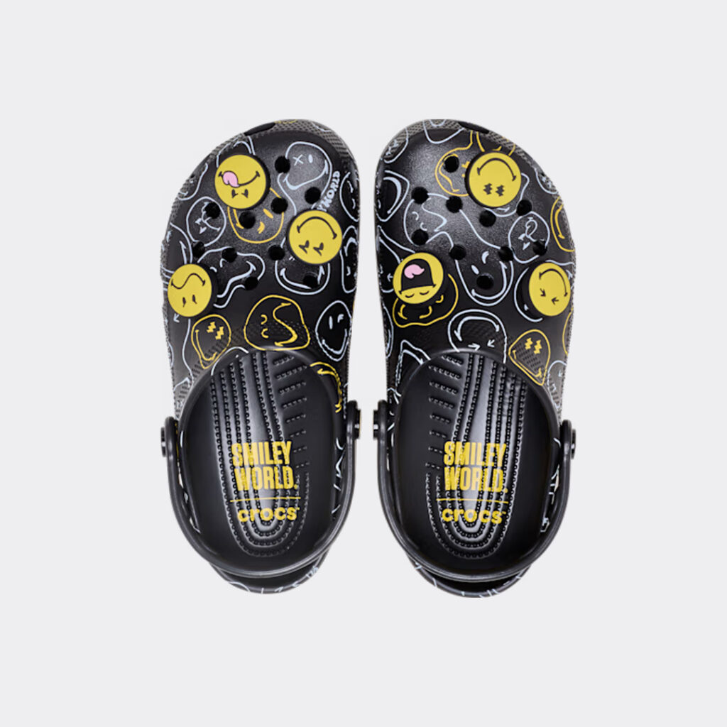 crocs-smileyworld-classic-clog-211693-90h-2