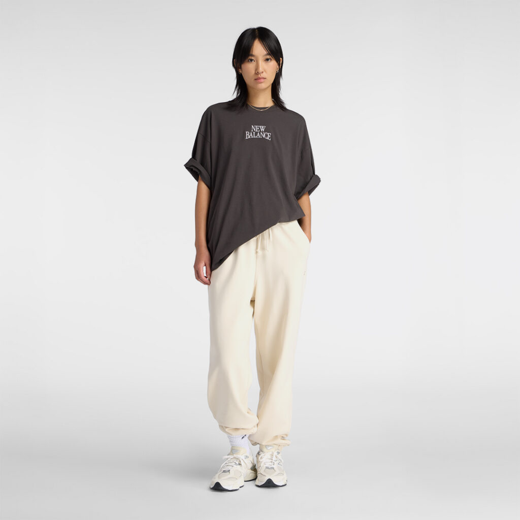 new-balance-trackside-oversized-t-shirt-wt61974v-abr-faded-black-5