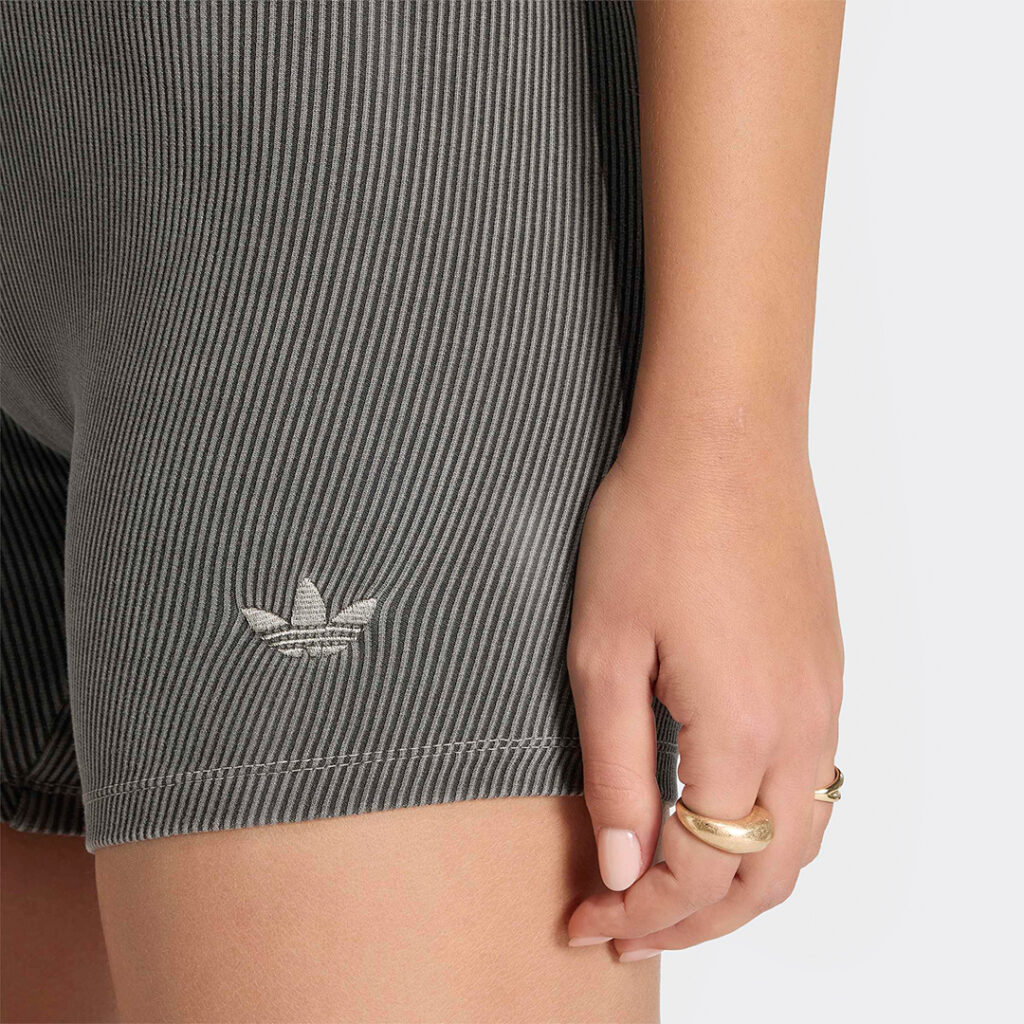 adidas-essentials-rib-tights-1-4-washed-ke3227-black-3