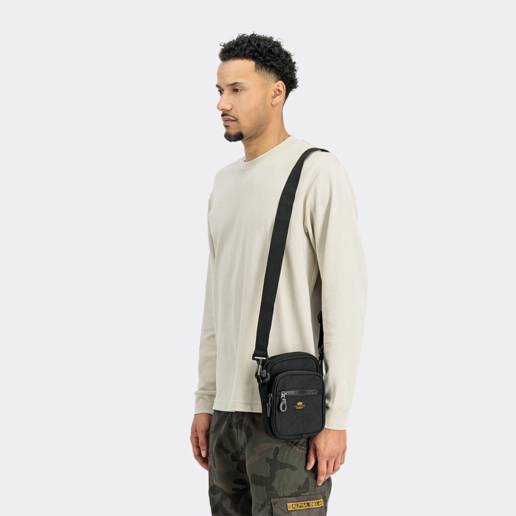 alpha-industries-label-messenger-small-bag-156941-03-black-2