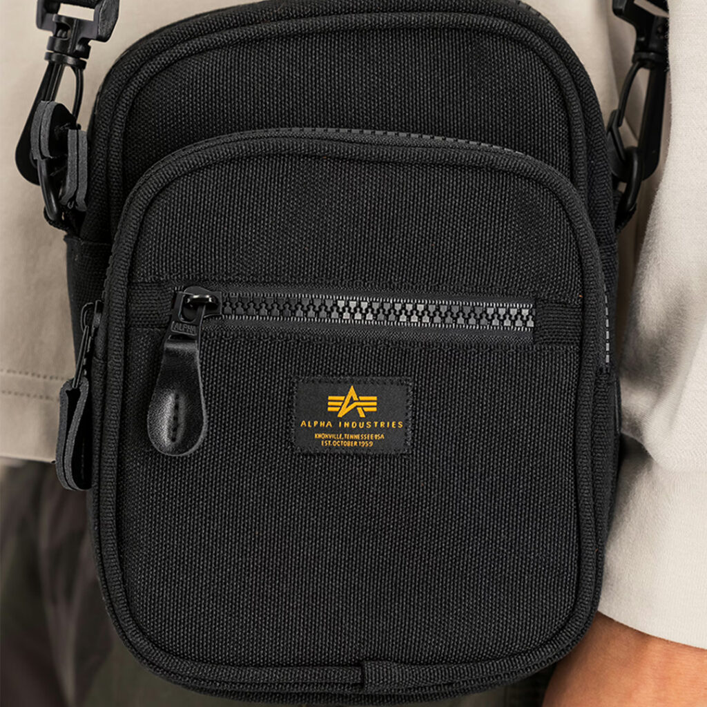 alpha-industries-label-messenger-small-bag-156941-03-black-3