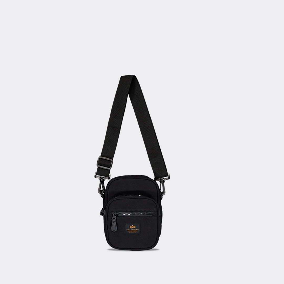 alpha-industries-label-messenger-small-bag-156941-03-black.jpg alpha-industries-label-messenger-small-bag-156941-03-black