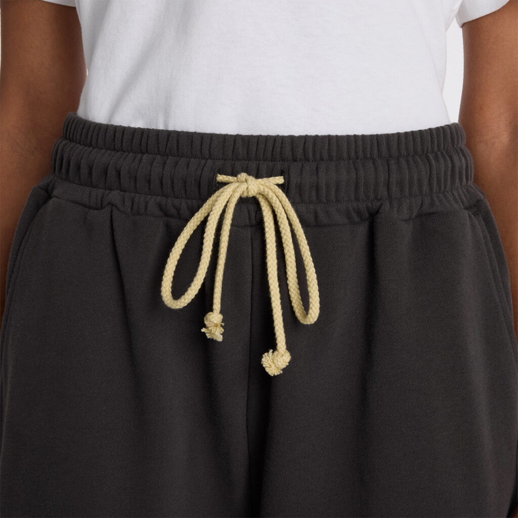 new-balance-coastal-fleeece-bermuda-short-wb61h5v6-abr-black-3