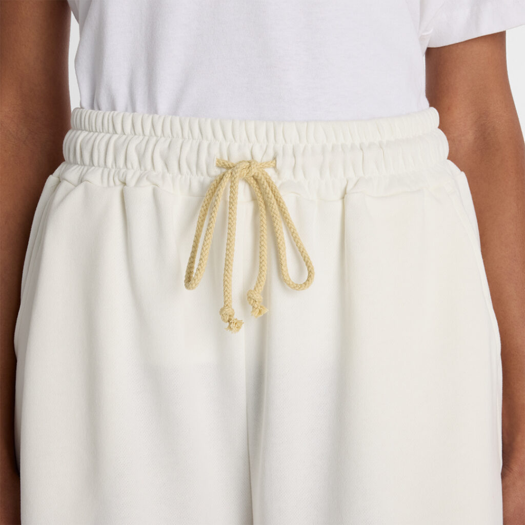 new-balance-coastal-fleeece-bermuda-short-wb61h5v6-sst-white-3