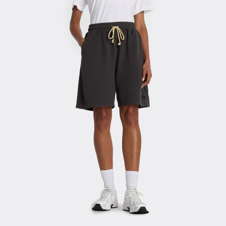 new-balance-coastal-fleeece-bermuda-short-women-wb61h5v6-abr-black