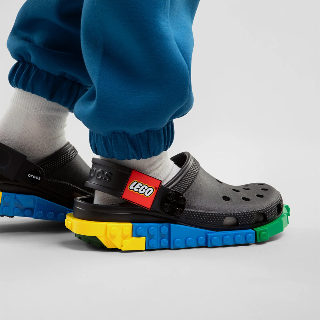 crocs-x-lego-4lw-system-clog-211874-001-black-6
