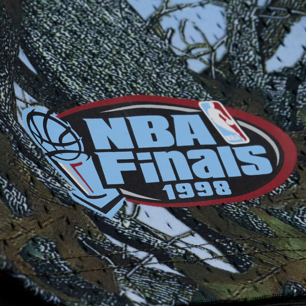 mitchell-and-ness-chicago-bulls-light-blue-quiet-blaze-mesh-shorts-bt17879-cbumult-2