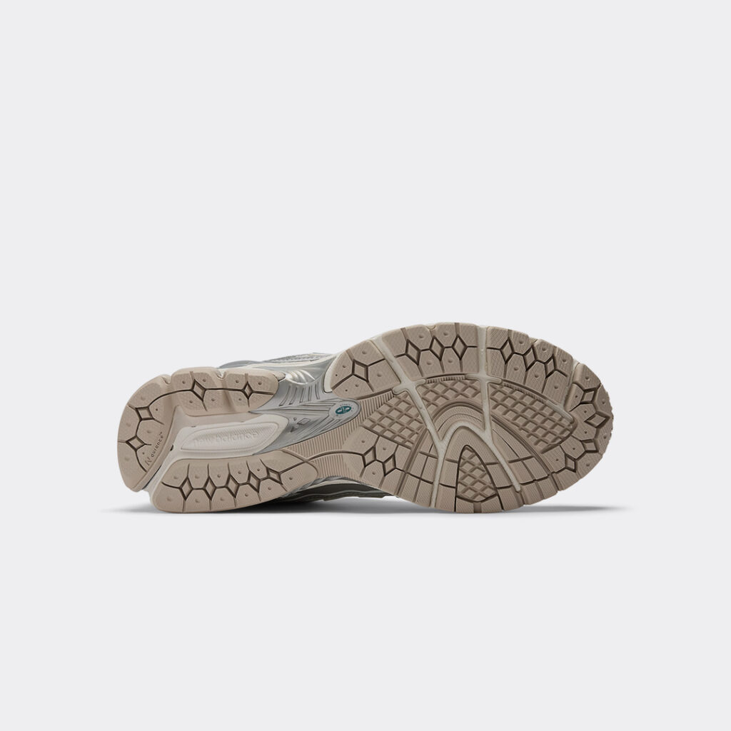 new-balance-1906r-sneakers-m1906ree-silver-metallic-4